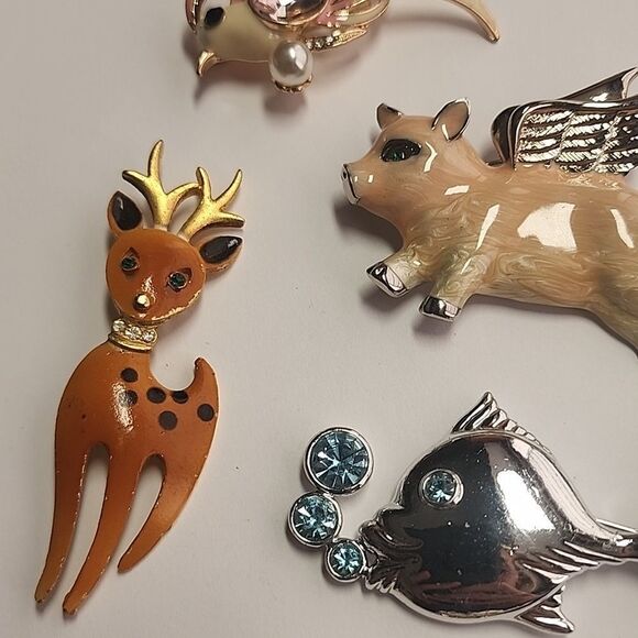 Vintage Whimsical Metal Animal Brooches Pig Deer Walrus Fish Bird - Picture 2 of 9